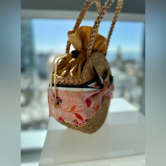 Custom hand made BxBRITT woven tote bag! - Picture 7 of 9